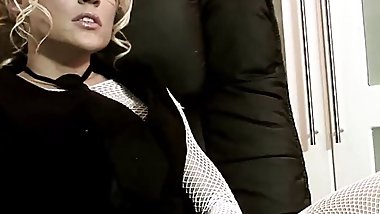 Cougar Mom with Great Desire to Fuck