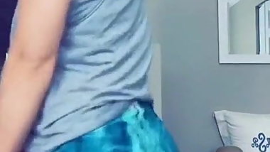 Muscular Beautiful Blonde Twerking