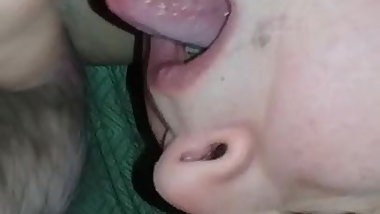 la gorda chupa verga y toma meo