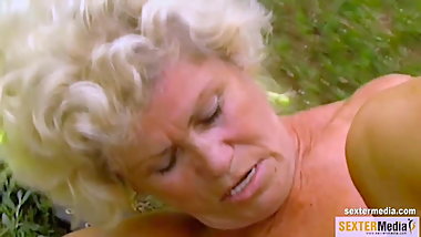 Oma (71) - Das gehoert Verboten